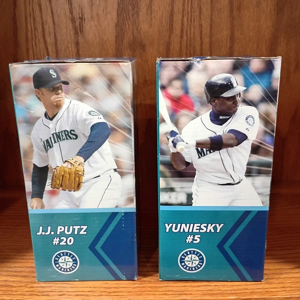 J.J. Putz #20 05/16/08 & Yuniesky Betancourt #5 08/08/08 Mariners Bobblehead SGA